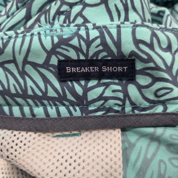 Vineyard Vines Performance Breaker Patterned Shorts Size 34 - Picture 4 of 11